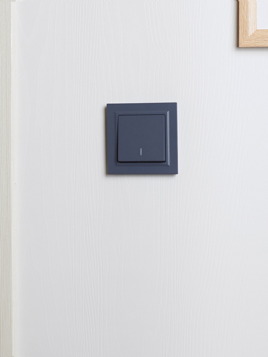 IEK Brite Рамки Рамка IEK BRITE 1-местная РУ-1-БрМ маренго BR-M12-K35