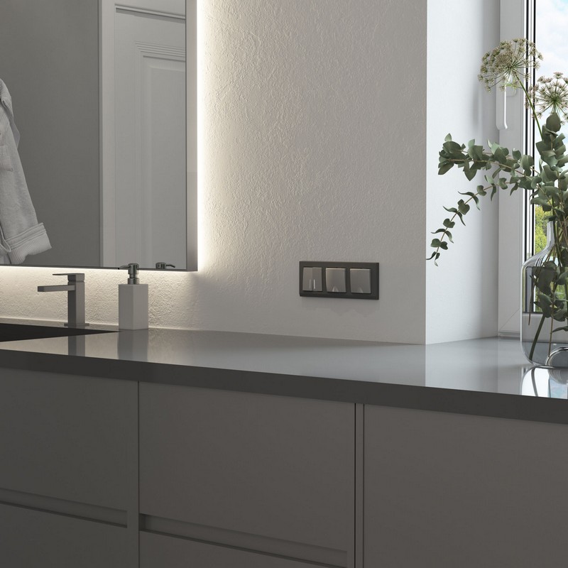 Werkel Серебряный матовый Розетка Werkel влагозащ. с зазем. с защит. крышкой и шторками (серебряный матовый) W1171265