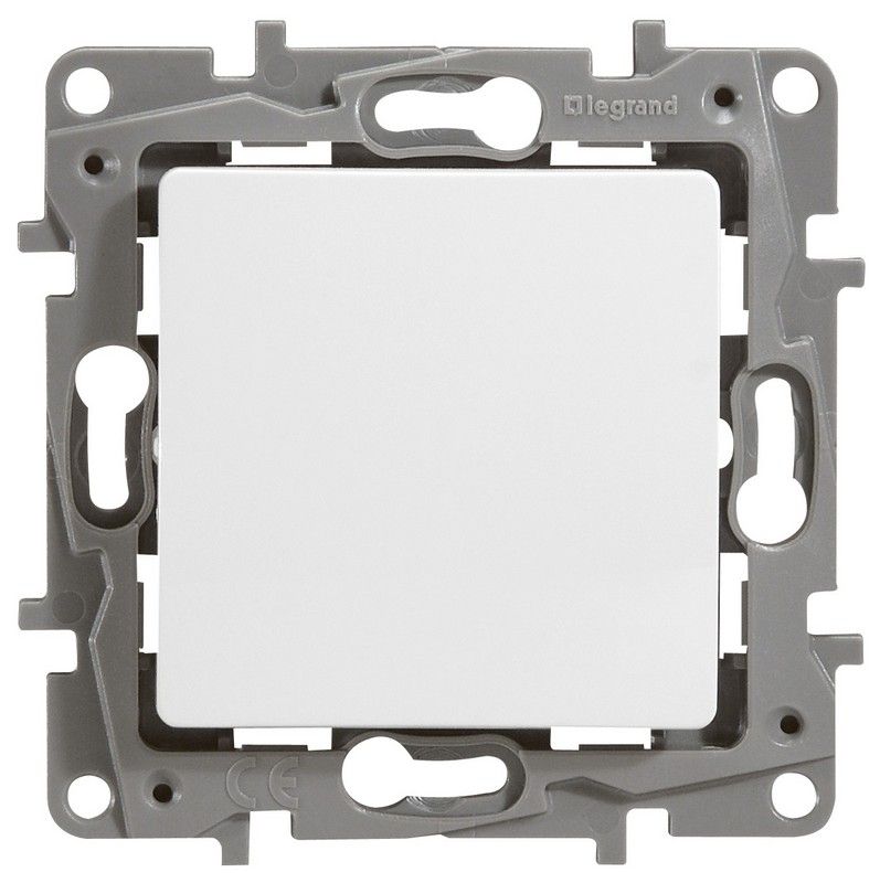 Legrand Etika Белый Переключатель Legrand Etika белый 1-клавишный 10А, винт. клем. 672205