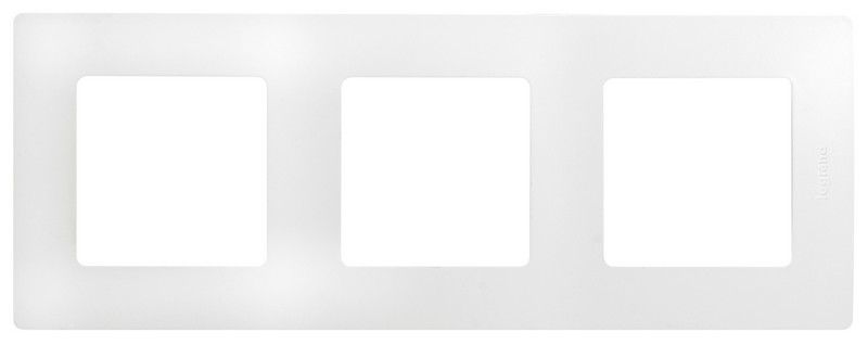 Legrand Etika Белый Рамка Legrand Etika белый 3-ая 672503