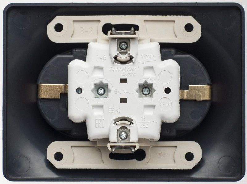 Glossa Шоколад Розетка Systeme Electric Glossa Шоколад двойная с заземлением, 16А, в сборе GSL000824