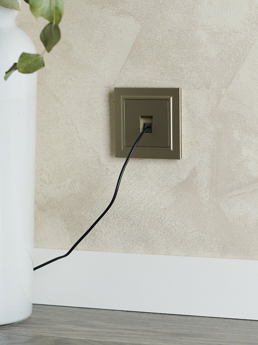 IEK Brite Рамки Рамка IEK BRITE 1-местная IP44 РУ-1-БрШ-44 шампань BR-M12-44-K37