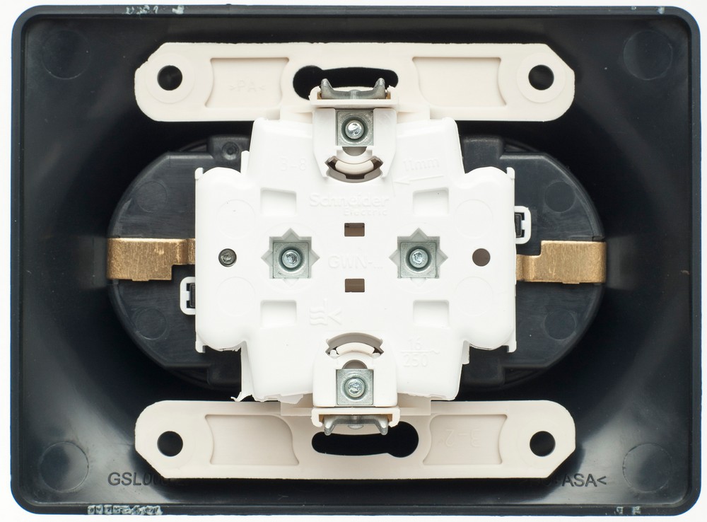 Glossa Антрацит Розетка Systeme Electric Glossa Антрацит двойная с/з со шторками, 16А, в с GSL000726