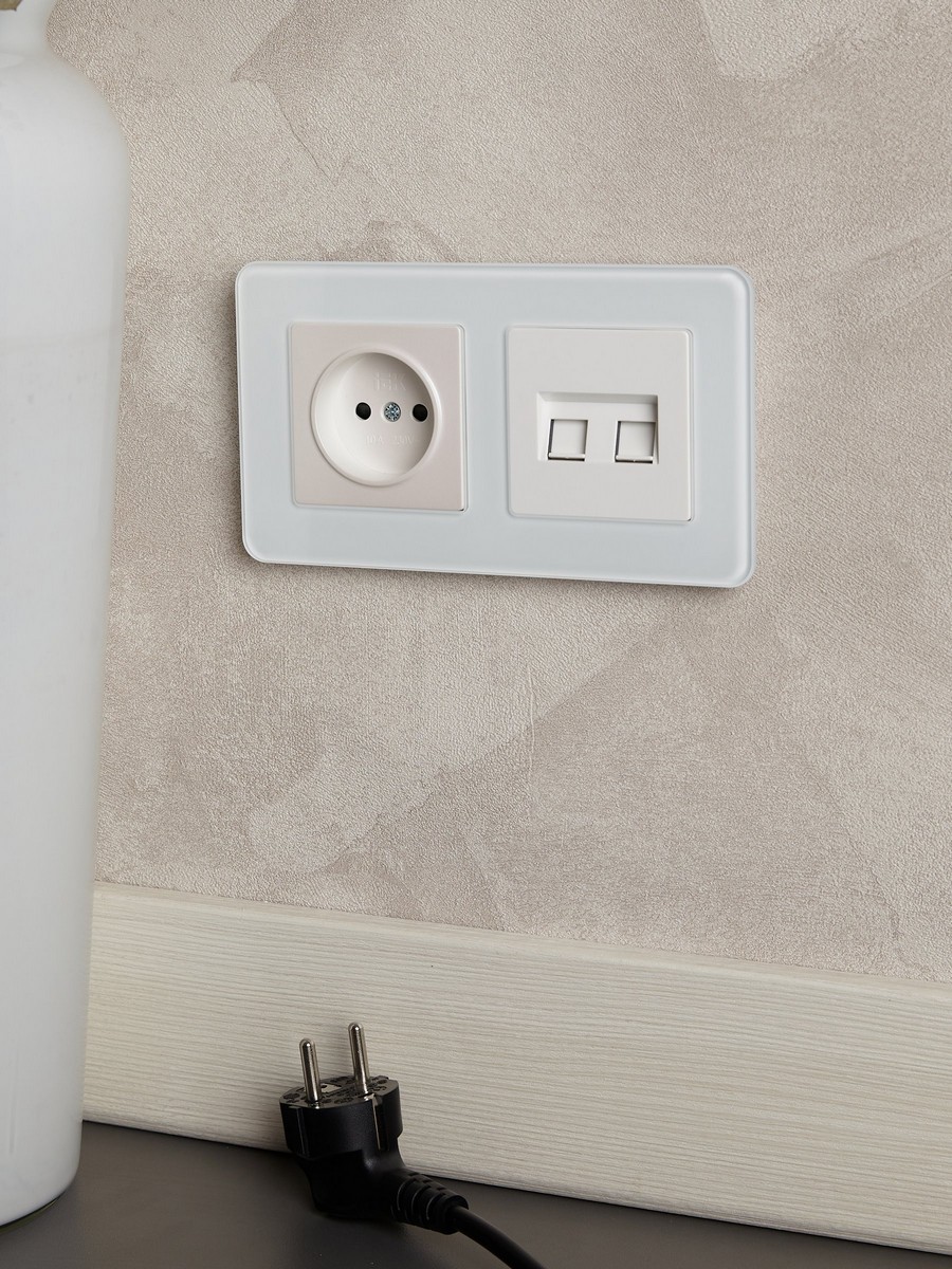 IEK Brite Рамки Рамка IEK BRITE DECOR Белый матовый стекло скругл.угол 2-м РУ-2-2-Бр RE BR-M22-G-41-K01