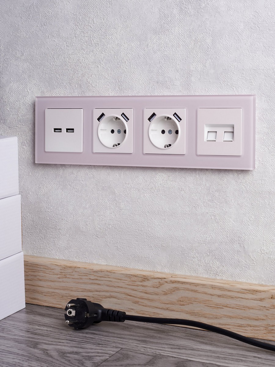 IEK Brite Рамки Рамка IEK BRITE DECOR Розовый матовый стекло 4-мест. РУ-4-2-Бр BR-M42-G-31-K14