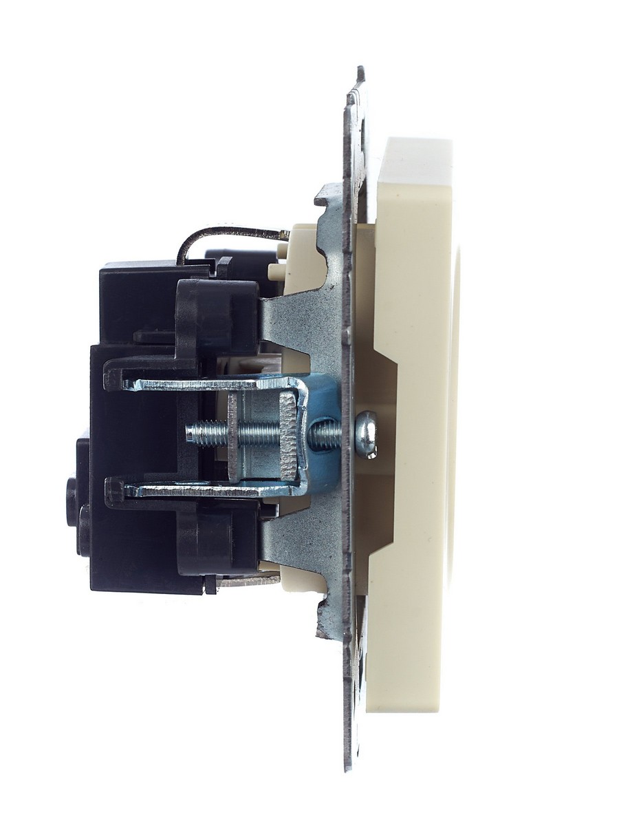 IEK Brite Бежевый Розетка IEK BRITE с/з без шторок 16А РС11-1-0-БрКр бежевый BR-R11-16-K10