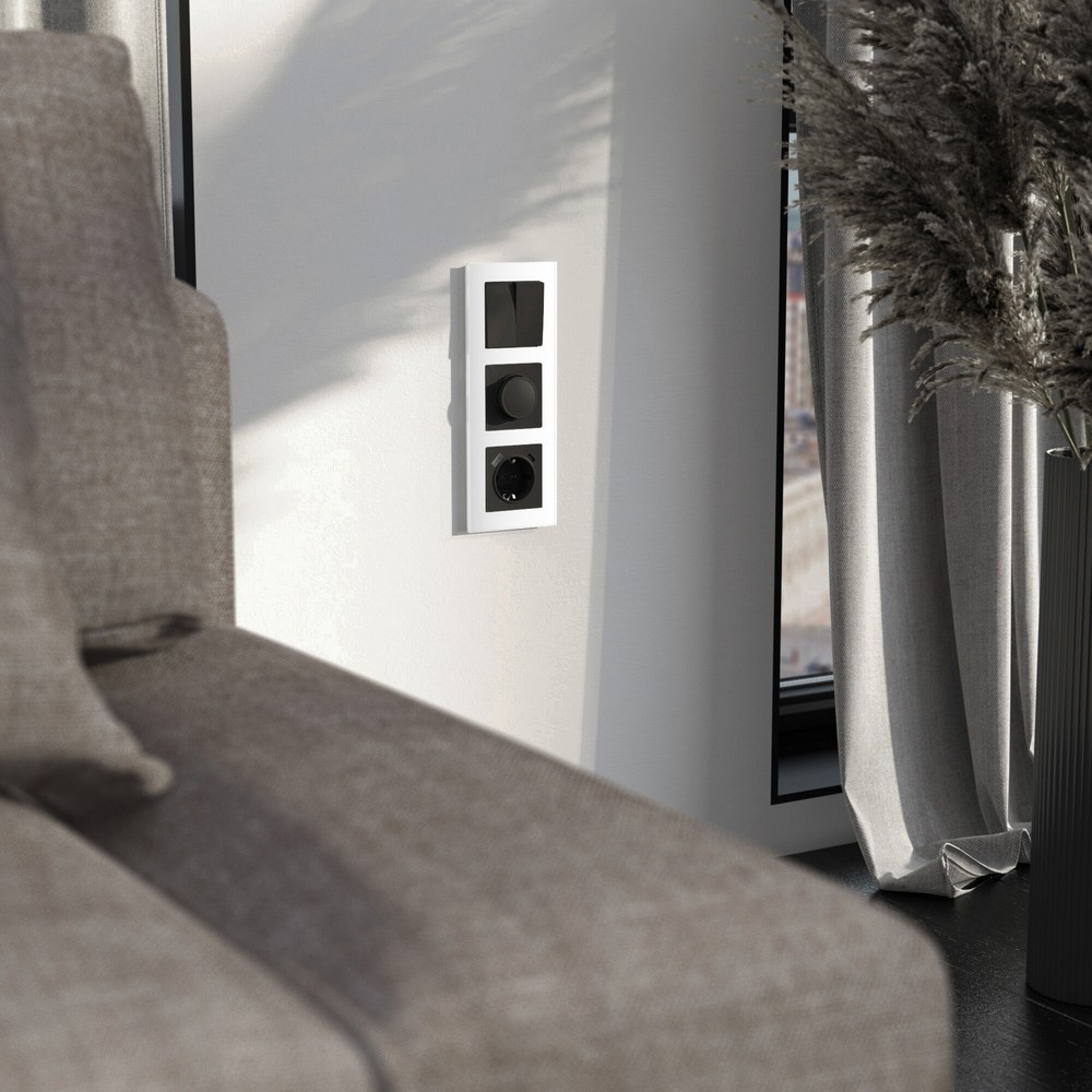 Рамки Werkel Senso Рамка Werkel на 3 поста Senso (белый, стекло soft-touch) W00331010