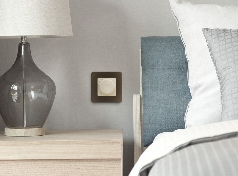 Legrand Inspiria Слоновая кость Светорегулятор Legrand INSPIRIA Слоновая кость поворотный без нейтрали 300Вт 673791