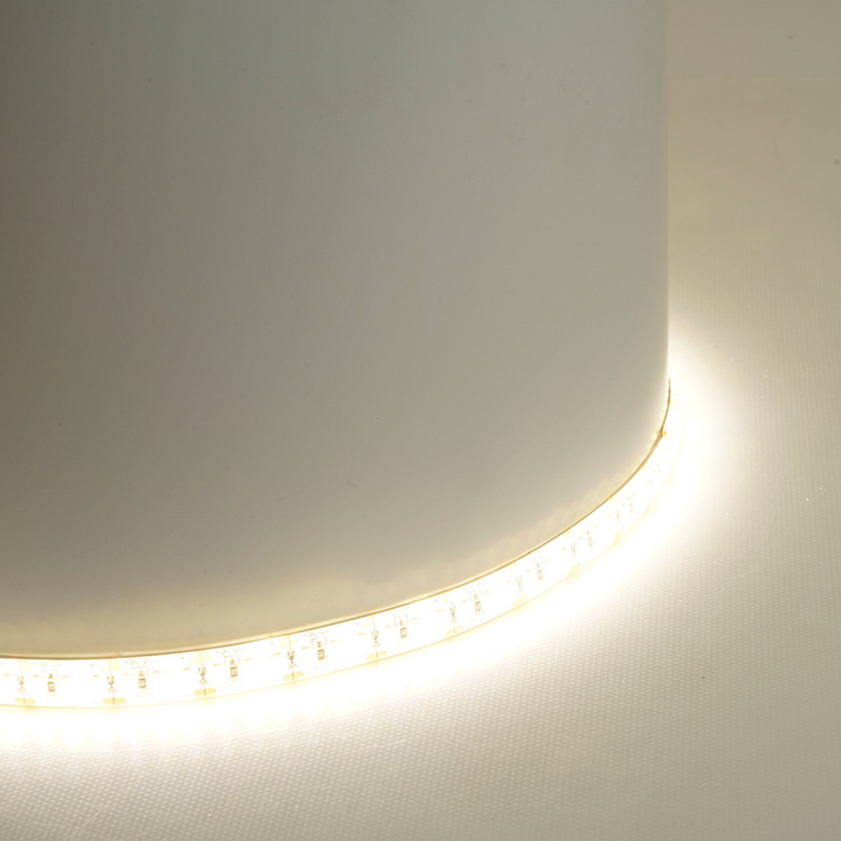 Лента светодиодная Feron LS626 180SMD(2835)/м 17Вт/м 12V 4000К IP65 5 метров 51639