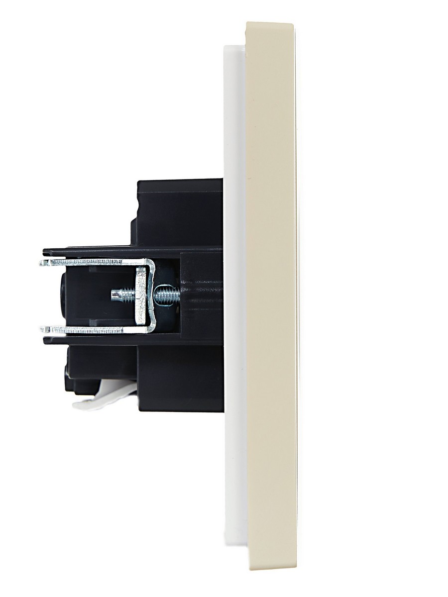 IEK FORTE&PIANO Ваниль Розетка IEK FORTE&PIANO Ваниль с/з безвинтовое крепление 16А FP414