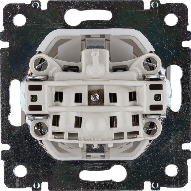 Legrand Valena Classic Кремовый Розетка Legrand Valena Крем 1-ая с/з с крышкой и защитными шторками IP 44 (к простой рамке) 774120