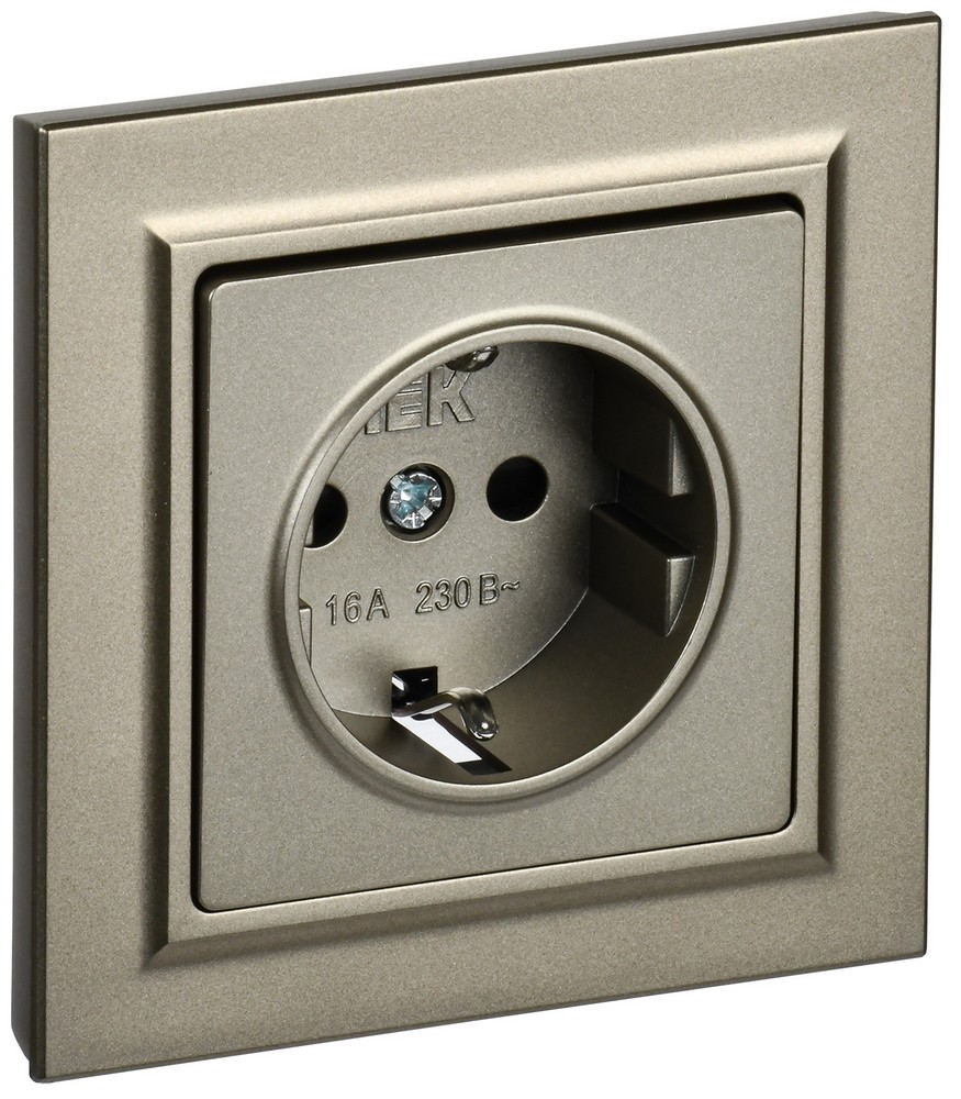 IEK Brite Шампань Розетка IEK BRITE Шампань с/з с защ.шторк. 16А в сб. РСР14-1-0-БрШ BR-R14-16-K37-F