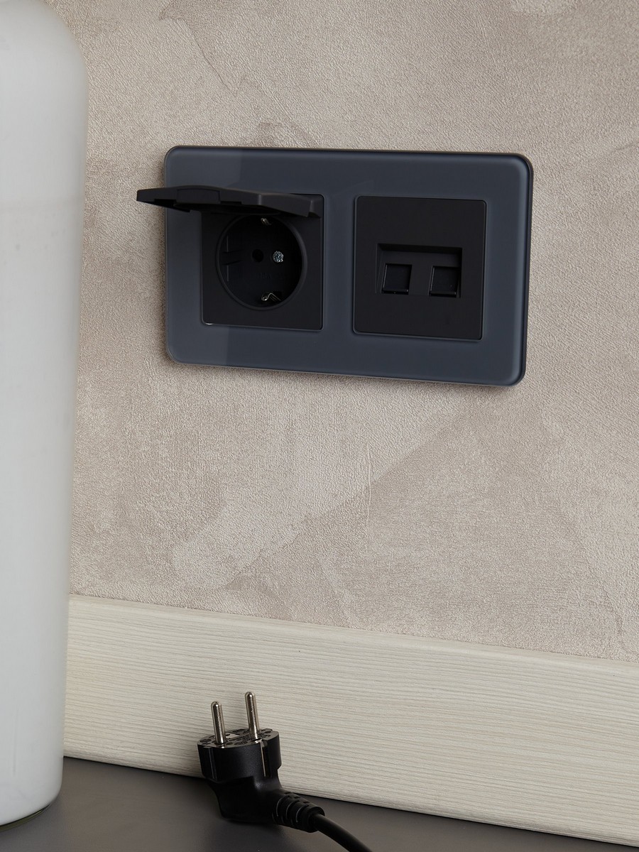 IEK Brite Графит Розетка компьютерная IEK BRITE BASE Графит 2-ая RJ45 кат.6 РК11-2-БрГ BR-K20-2-K53