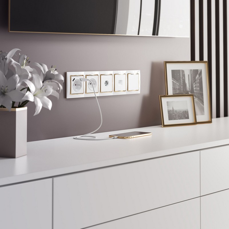 Рамки Werkel Snabb Рамка Werkel Snabb на 5 постов (белый/золото) W0051933