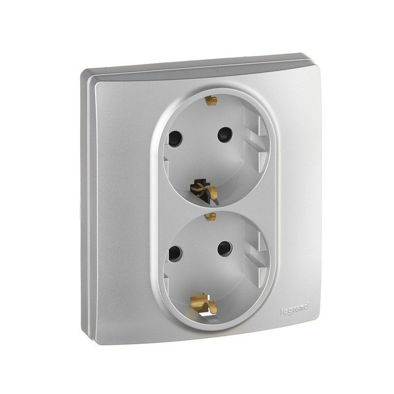 Legrand Etika Алюминий Розетка электрическая Legrand Etika алюминий 2-я с/з со шторками, авт. клем. 672433