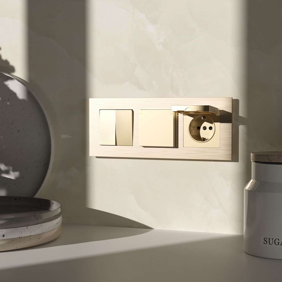 Werkel Шампань механизмы Розетка Werkel влагозащ. с зазем. с защит. крышкой и шторками N (шампань) W1171211