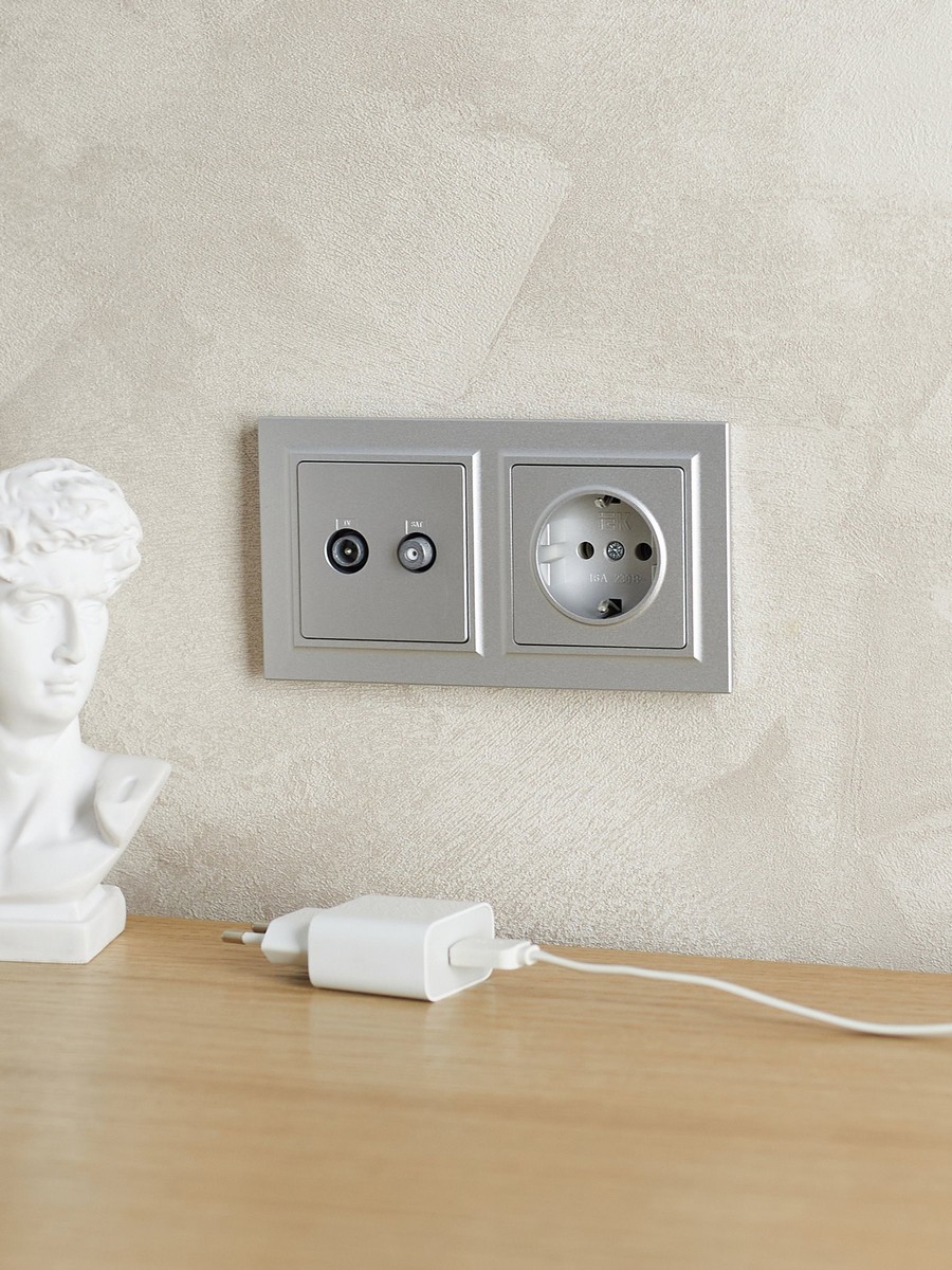 IEK Brite Рамки Рамка IEK BRITE 2-местная IP44 РУ-2-БрА-44 алюминий BR-M22-44-K47