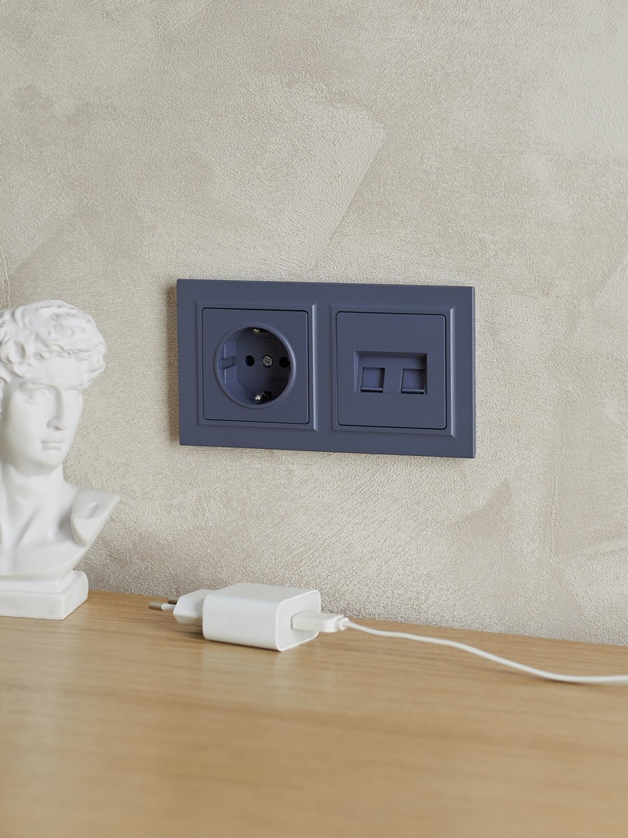 IEK Brite Маренго Рамка IEK BRITE 2-местная IP44 РУ-2-БрМ-44 маренго BR-M22-44-K35