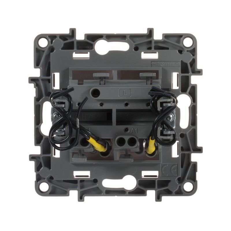 Legrand Etika Белый Выключатель Legrand Etika белый 2-х клавишный с подсветкой, 10А, винт. клем. 672204