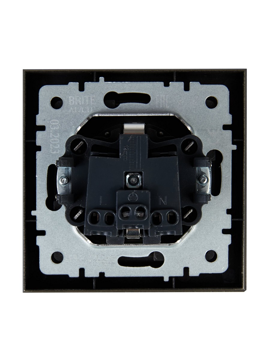 IEK Brite Шампань Розетка IEK BRITE Шампань с/з с защ.шторк. 16А в сб. РСР14-1-0-БрШ BR-R14-16-K37-F