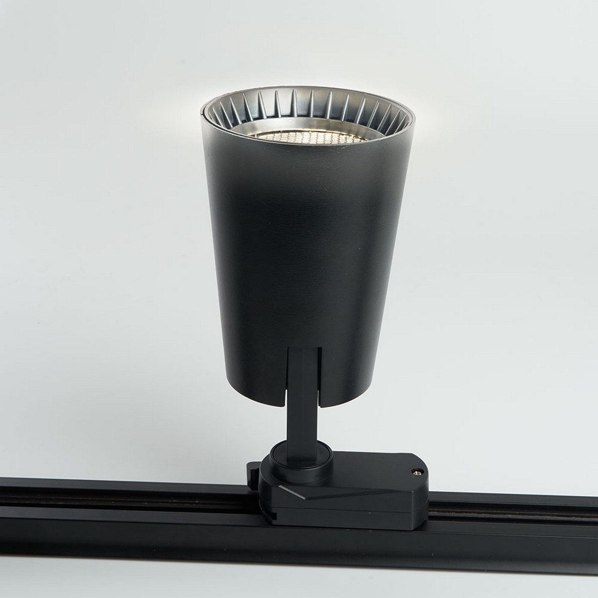 Трековые светодиодные светильники Светодиодный светильник Feron AL100 трековый на шинопровод 30W 4000K черный 41608 