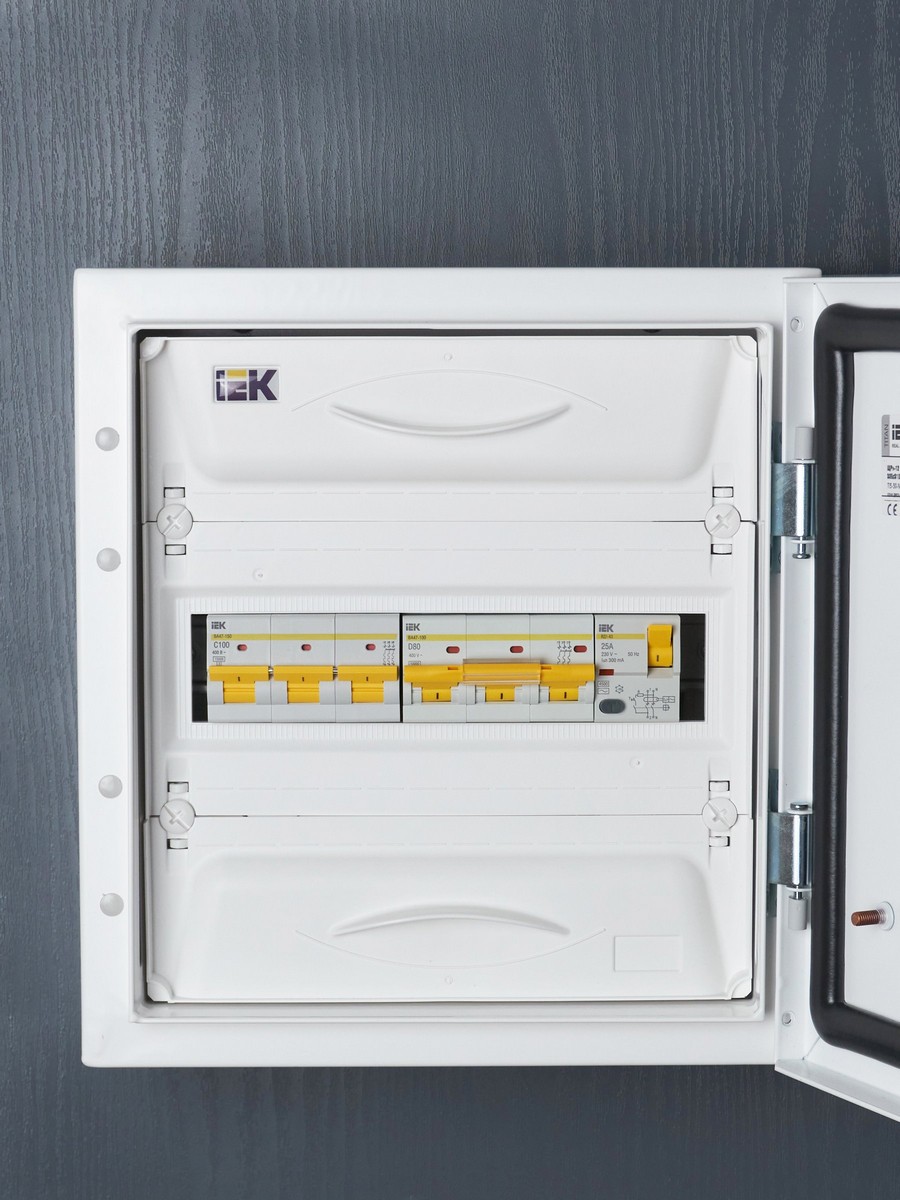 3 полюсные (трехполюсные) Автоматический выключатель IEK KARAT ВА47-150 3Р 100А 15кА х-ка C MVA50-3-100-C 