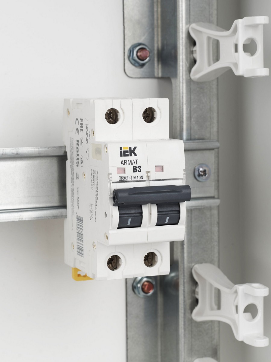 2 полюсные (двухполюсные) Автоматический выключатель IEK ARMAT M10N 2P B 3А AR-M10N-2-B003 