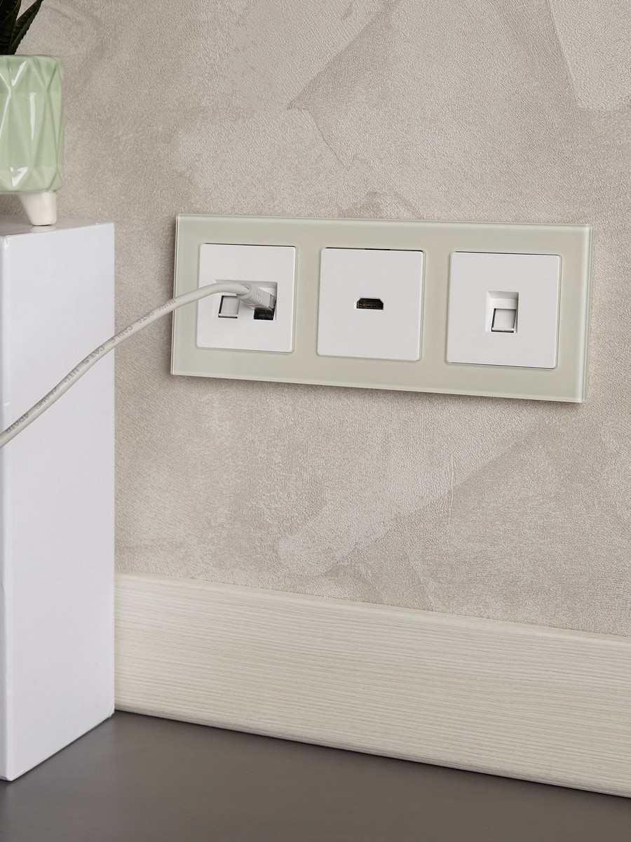 IEK Brite Белый Розетка IEK BRITE HDMI РHDMI-0-БрБ белый BR-H10-K01