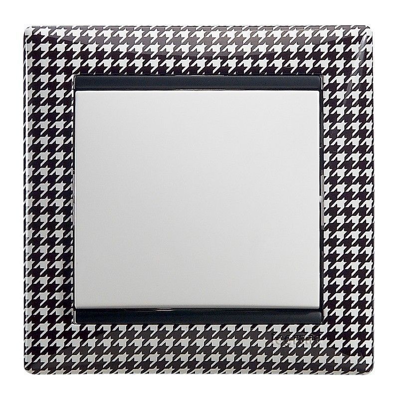 Legrand Valena Classic Белый Переключатель Legrand Valena белый 1-клавишный 774406