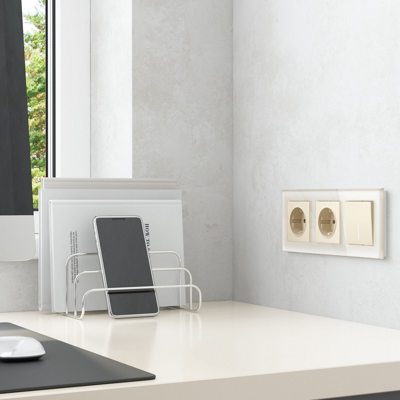 Рамки Werkel Favorit Рамка Werkel Favorit на 3 поста (молочный, стекло) W0031141