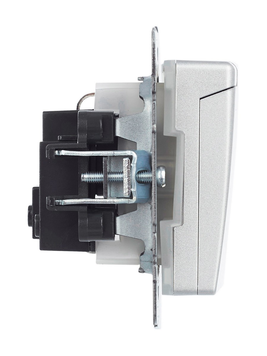 IEK Brite Алюминий Розетка IEK BRITE с/з с шторками и крышкой 16А IP44 РСбш10-3-44-БрА алюминий BR-R16-16-44-K47