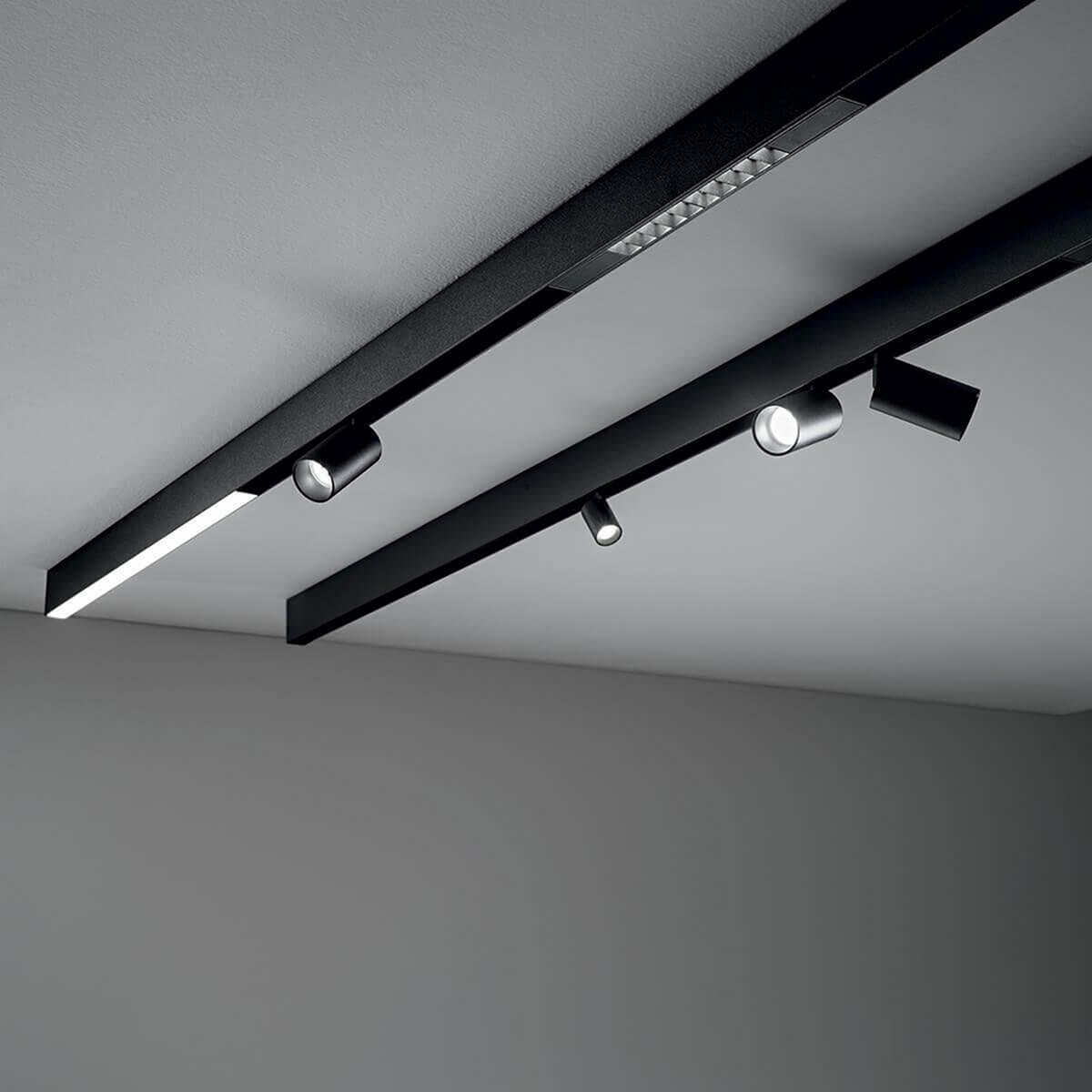 Трековые светодиодные светильники Шинопровод Feron для магнитных трековых  светильников черный 2м CABM1000 41961 