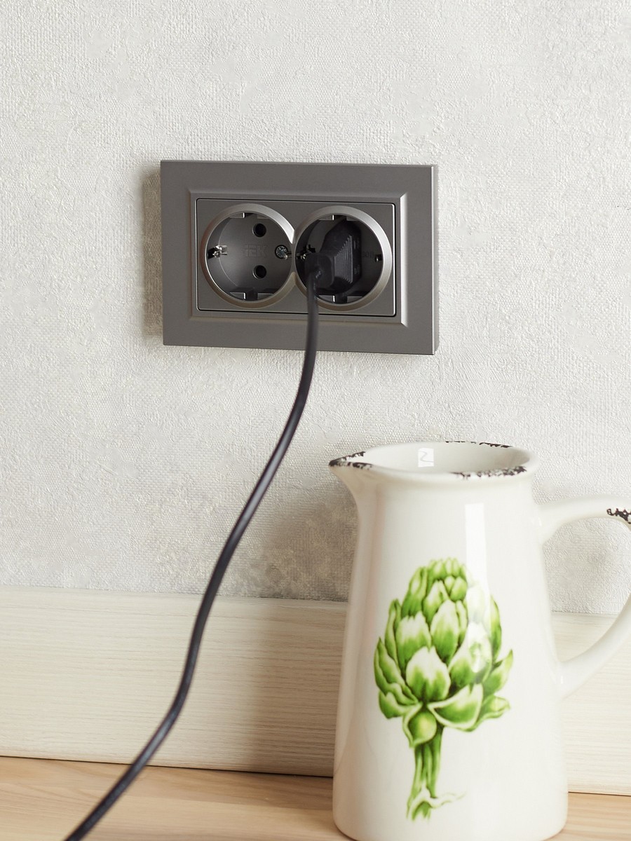 IEK Brite Сталь Розетка IEK BRITE 2-ая с/з с шторками 16А в сборе РСш12-3-БрС сталь BR-R24-16-K46-F