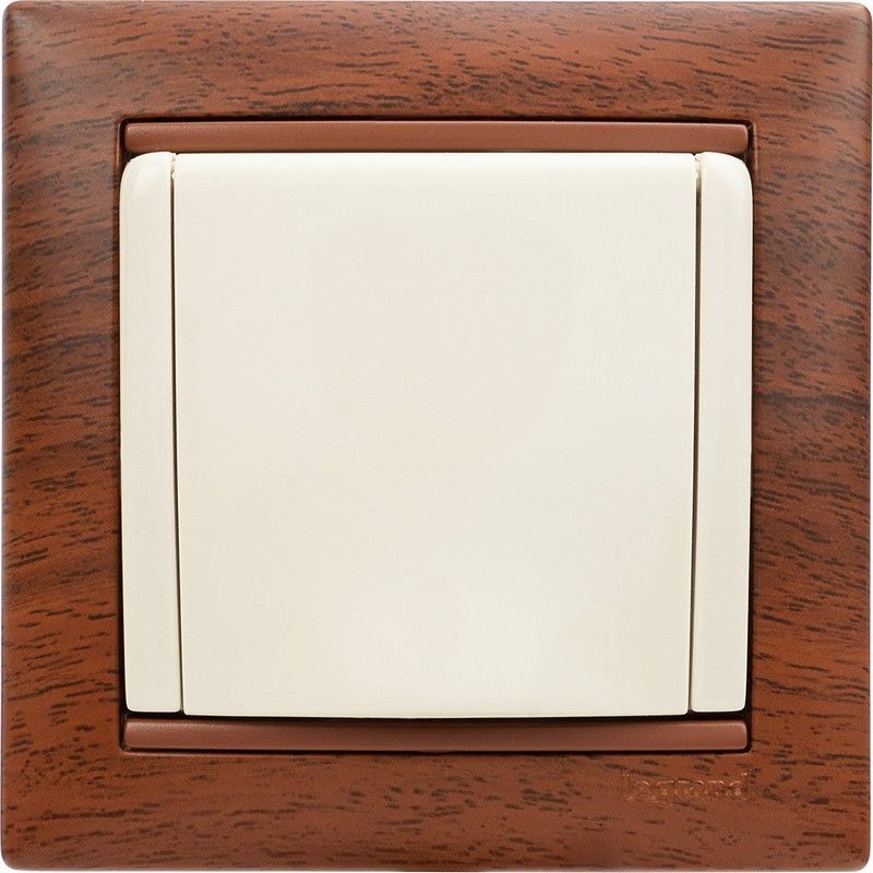 Legrand Valena Classic Кремовый Розетка Legrand Valena Крем 1-ая с/з с крышкой 774322