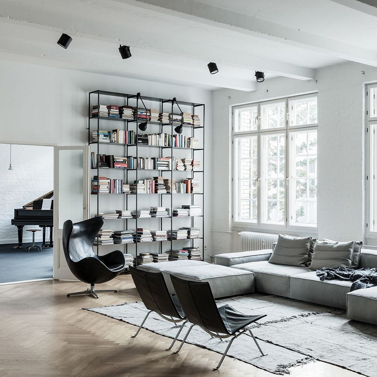 Трековые светодиодные светильники Светильник Feron AL157 трековый на шинопровод под лампу E27 белый 41053 