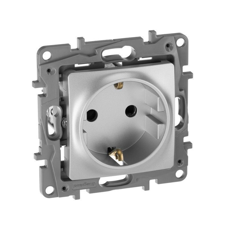 Legrand Etika Алюминий Розетка электрическая Legrand Etika алюминий с/з со шторками, винт. клеммы, 16А, 250 В 672422