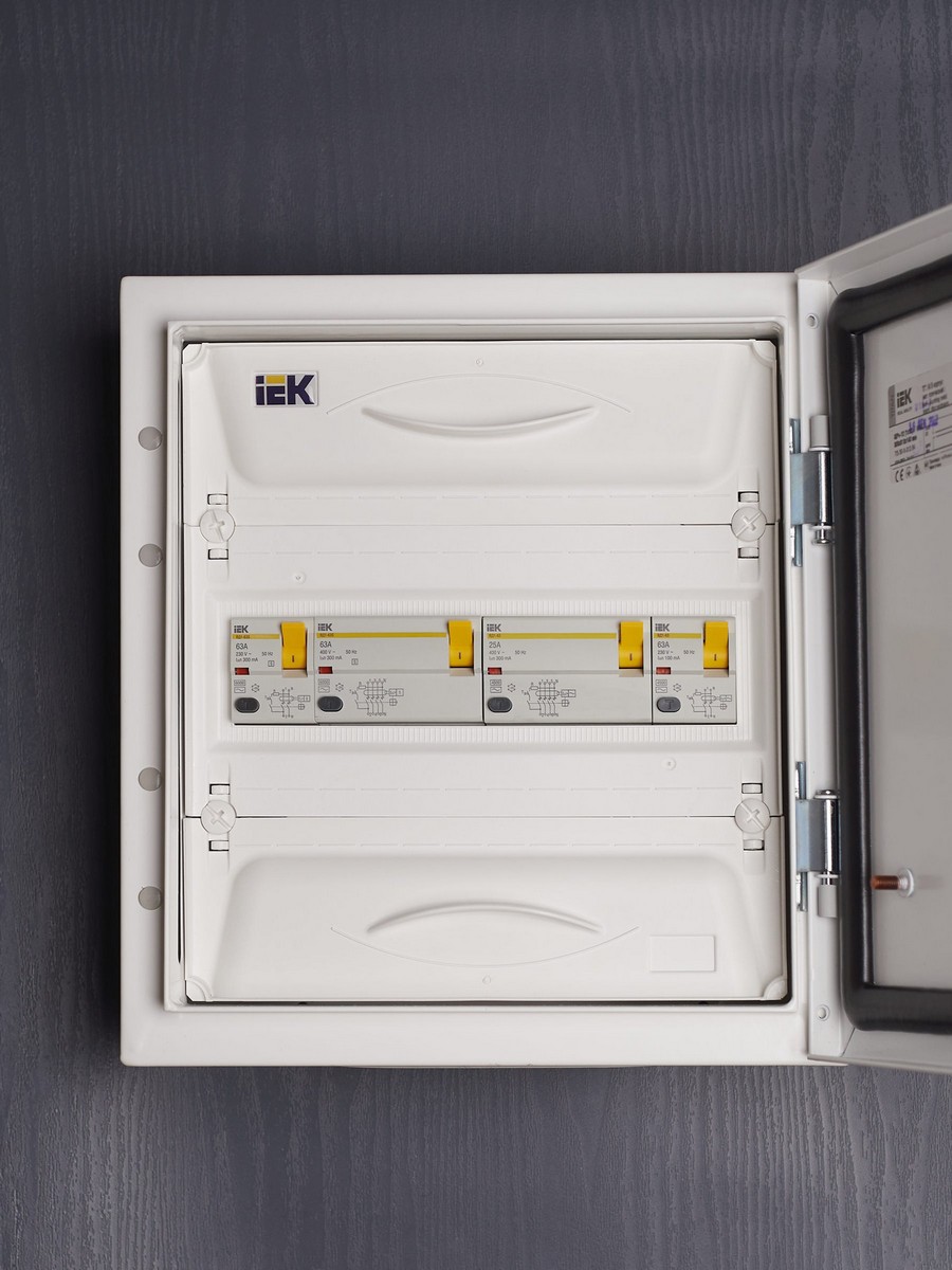 IEK Выключатель дифференциальный IEK KARAT ВД1-63S 4Р 63А 300мА MDV12-4-063-300 