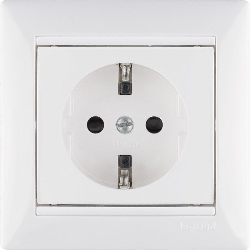 Legrand Valena Classic Белый Розетка Legrand Valena белый 1-ая с/з с защитными шторками 774421