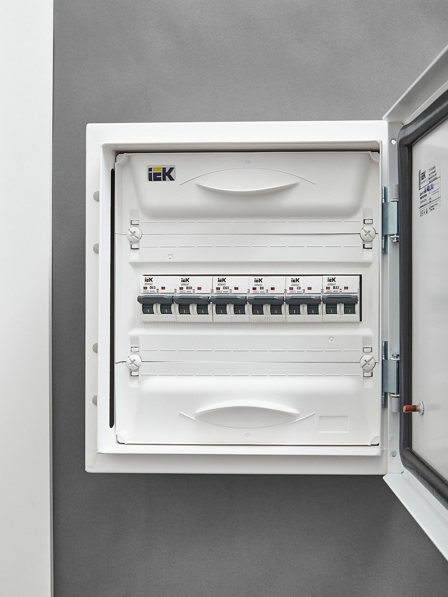 Автоматический выключатель IEK ARMAT M06N 2P B 8А AR-M06N-2-B008