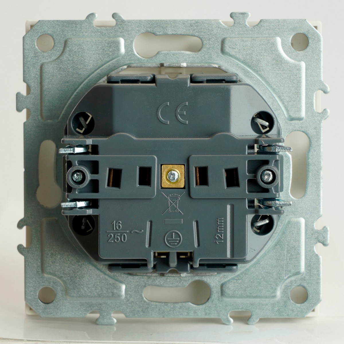 Эмили - Розетки и выключатели Stekker Розетка 1-ая с крышкой с защ. штор с/з STEKKER Эмили RST16-5112-01 белый фарфор soft touch 49881