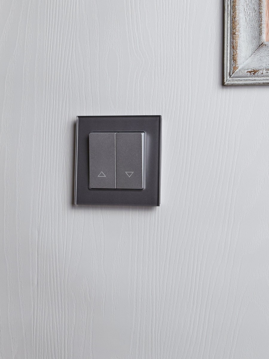 IEK Brite Алюминий Выключатель IEK BRITE жалюзи 10А ВС10-1-5-БрА алюминий BR-V15-0-10-K47