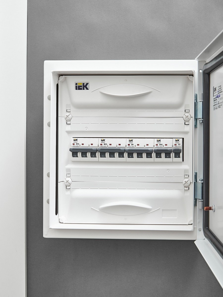 3 полюсные (трехполюсные) Автоматический выключатель IEK ARMAT M10N 3P B 25А AR-M10N-3-B025 