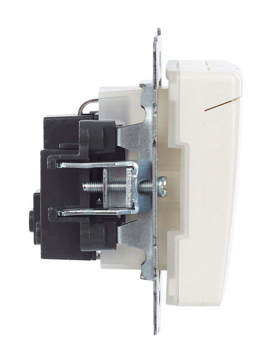 IEK Brite Жемчуг Розетка IEK BRITE с/з с шторками и крышкой 16А IP44 РСбш10-3-44-БрЖ жемчуг BR-R16-16-44-K36