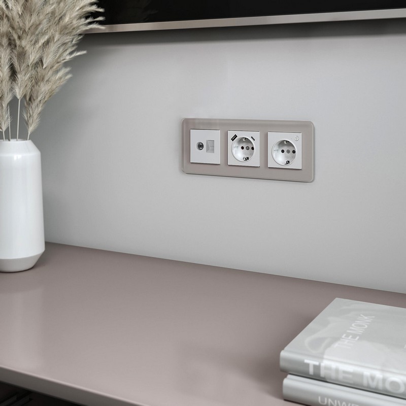 Рамки Werkel Elite Рамка Werkel из стекла на 3 поста Elite дымчатый W0032417