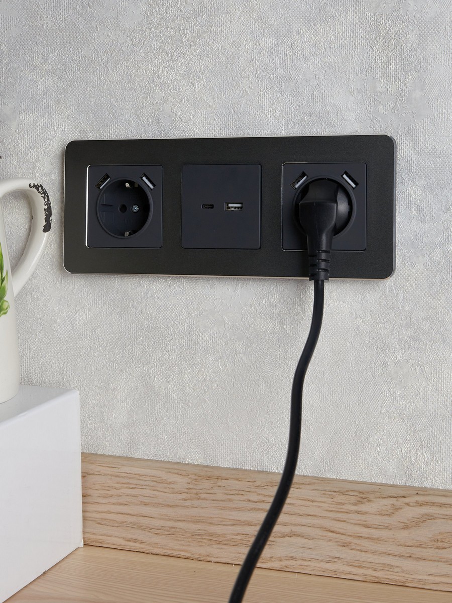 IEK Brite Рамки Рамка IEK BRITE DECOR Титан металл. скругл.угол 3-м РУ-3-1-Бр RE BR-M32-M-01-K48