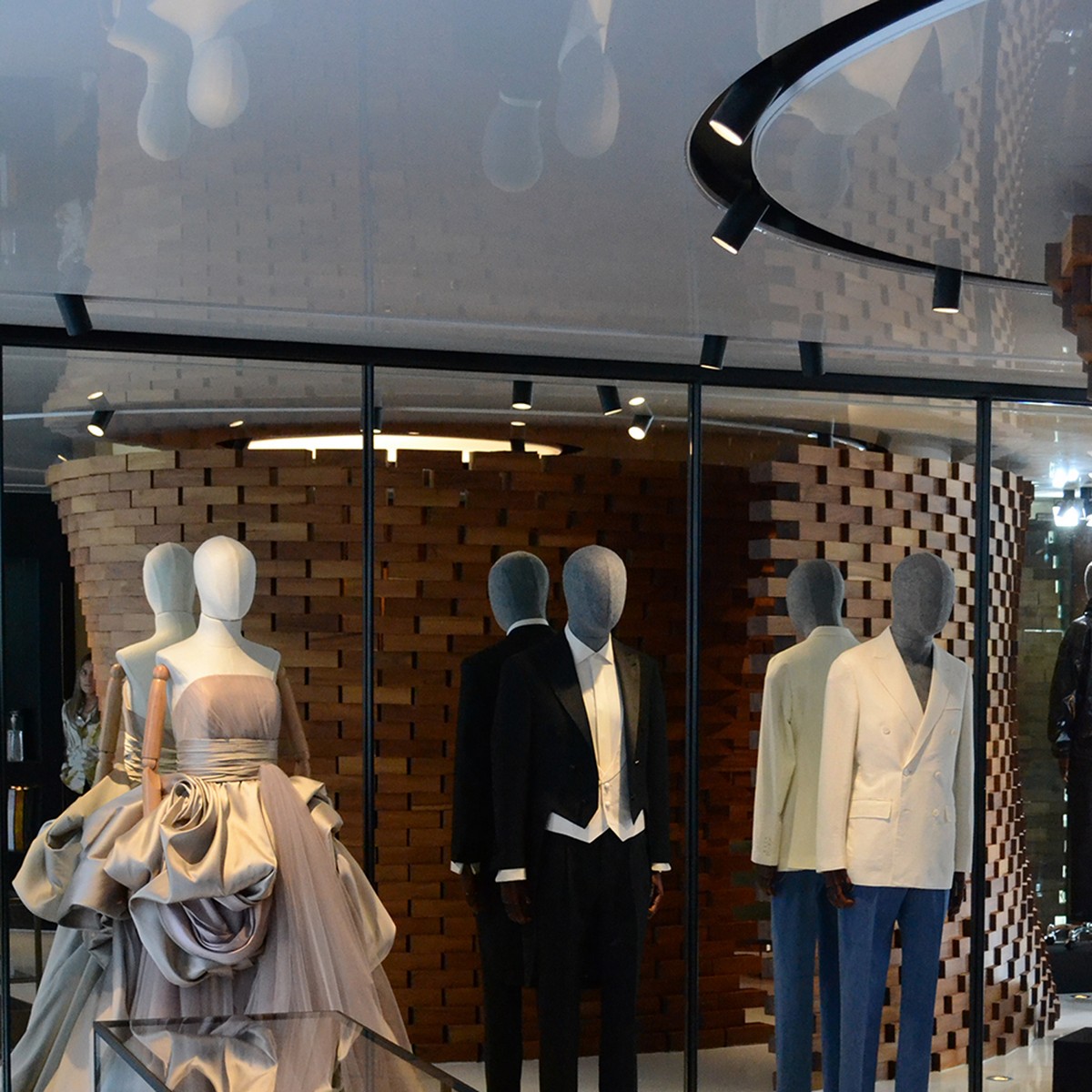 Трековые светодиодные светильники Светодиодный светильник Feron AL103 трековый на шинопровод 20W 2700K 35 гр. черный, 3х фазный MarketBright 51002 