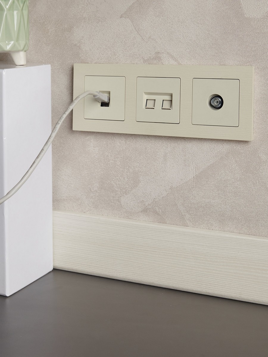 IEK Brite Бежевый Розетка IEK BRITE TV проходная РТВ10-0-БрКр бежевый BR-A10-P-K10