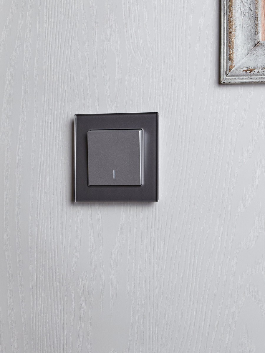 IEK Brite Алюминий Выключатель IEK BRITE BASE Алюминий 1-кл. прох. с инд. 10А ВС10-1-7-БрА BR-V12-1-10-K47